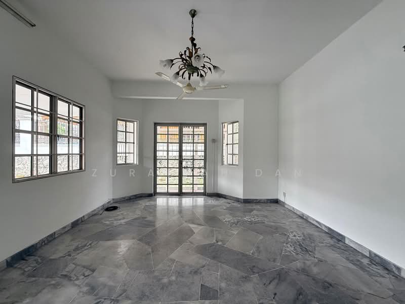 Rumah Berkembar untuk Dijual di Saujana Impian (Kajang) - Zuraidah Dan - Living Room - PropertyGuru.com.my