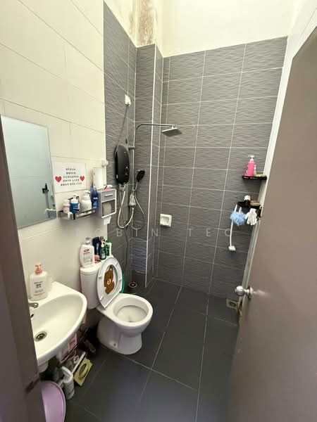 Rumah Teres 1 Tingkat untuk Dijual di Bandar Putra (Kulai) - Robin Teo - Bathroom - PropertyGuru.com.my