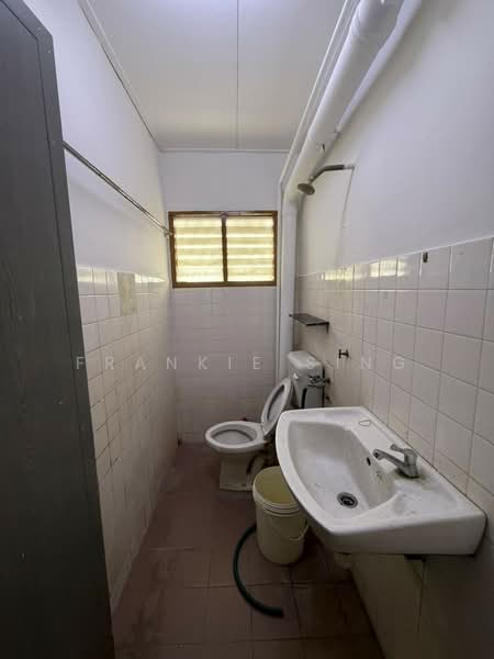 Rumah Teres 2.5 Tingkat untuk Disewa di Taman Sri Sinar (Segambut) - Frankie Sing - Bathroom - PropertyGuru.com.my