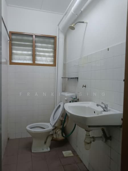 Rumah Teres 2.5 Tingkat untuk Disewa di Taman Sri Sinar (Segambut) - Frankie Sing - Bathroom - PropertyGuru.com.my