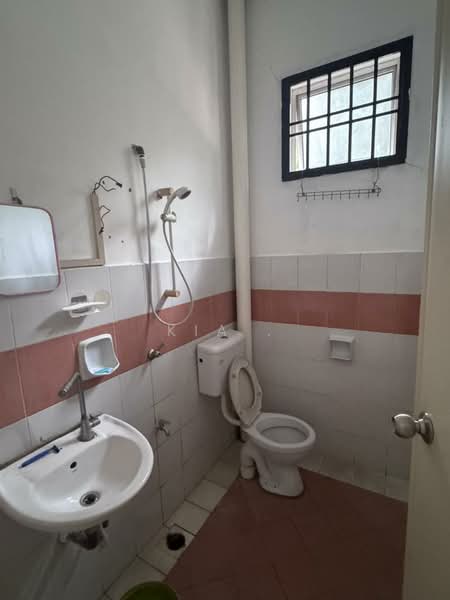 1-storey Terraced House for Sale in Taman JP Perdana (Johor Bahru) - Kia . - Bathroom - PropertyGuru.com.my