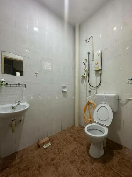 Terraced House for Rent in Austin Crest (Johor Bahru) - Kenneth Tan - Bathroom - PropertyGuru.com.my