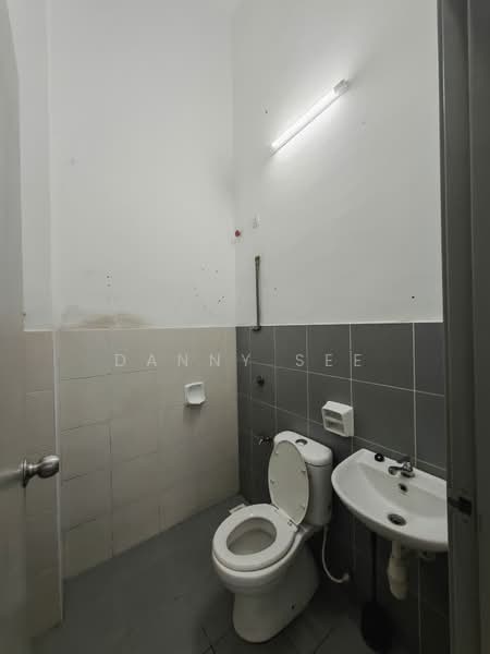 Rumah Teres 1 Tingkat untuk Dijual di Bandar Indahpura (Kulai) - Danny See - Bathroom - PropertyGuru.com.my