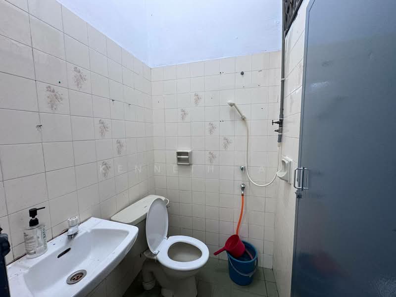 Terraced House for Sale in Taman Daya (Johor Bahru) - Kenneth Tan - Bathroom - PropertyGuru.com.my