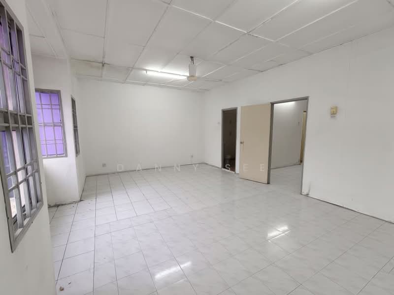 Rumah Teres 2 Tingkat untuk Dijual di Taman Putri Kulai (Kulai) - Danny See - Living Room - PropertyGuru.com.my
