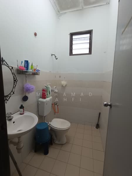 1-storey Terraced House for Sale in Johor Bahru (Johor) - Mohamad Rahfi - Bathroom - PropertyGuru.com.my