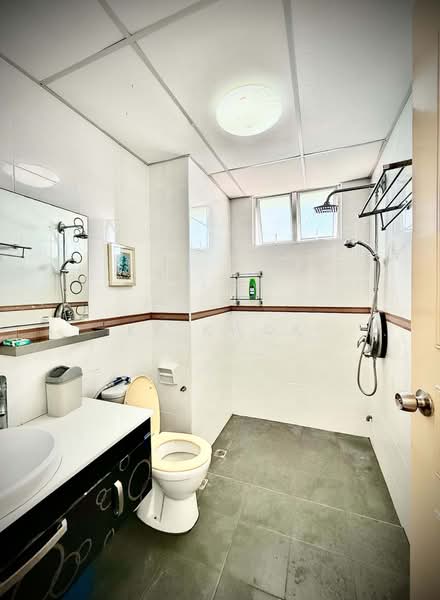Kondominium untuk Disewa di The Waterfront Condominium - KK Kwok - Bathroom - PropertyGuru.com.my