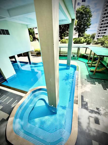 Kondominium untuk Disewa di The Waterfront Condominium - KK Kwok - Pool - PropertyGuru.com.my