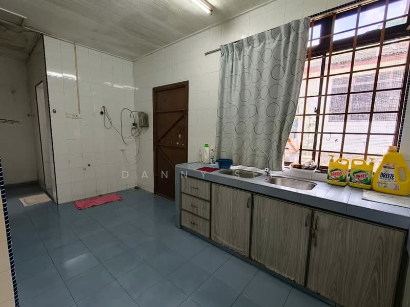 Rumah Teres 1 Tingkat untuk Dijual di Taman Putri Kulai (Kulai) - Danny See - Kitchen - PropertyGuru.com.my
