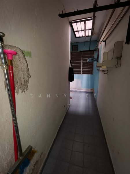 Rumah Teres 1 Tingkat untuk Dijual di Taman Putri Kulai (Kulai) - Danny See - Corridor - PropertyGuru.com.my
