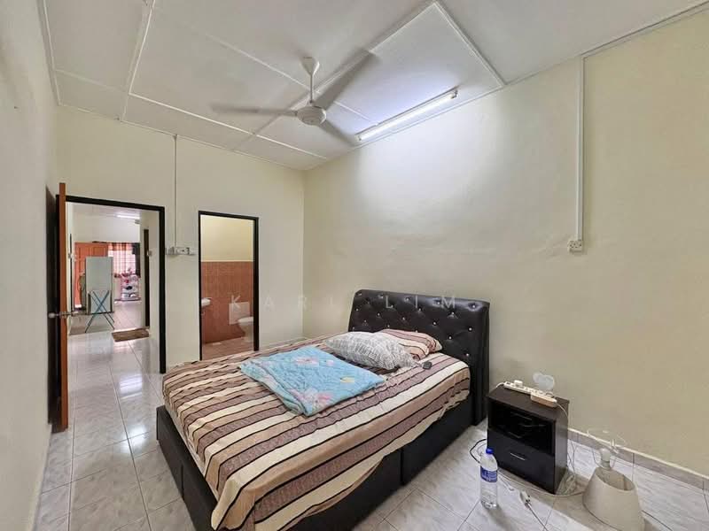 Rumah Teres 1 Tingkat untuk Dijual di Kota Masai (Pasir Gudang) - Karl Lim - Bedroom - PropertyGuru.com.my