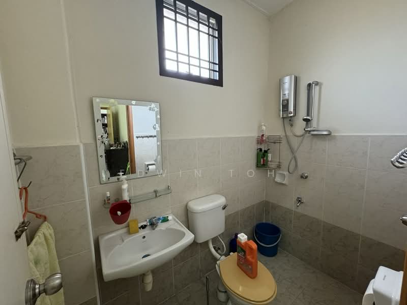 Rumah Teres 2 Tingkat untuk Dijual di Taman Setia Indah (Tebrau) - Edwin Toh - Bathroom - PropertyGuru.com.my