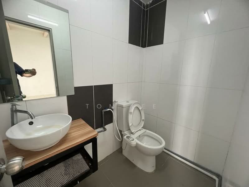 Servis Apartment untuk Dijual di SOHO @ Empire City - Tom Lee - Bathroom - PropertyGuru.com.my