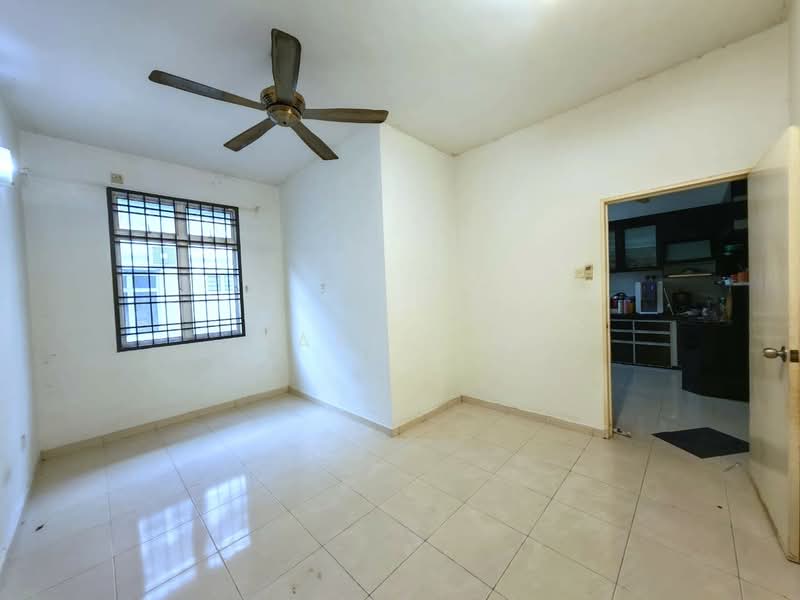 Rumah Teres 2 Tingkat untuk Dijual di Taman Ehsan Jaya (Ulu Tiram) - Karl Lim - Living Room - PropertyGuru.com.my