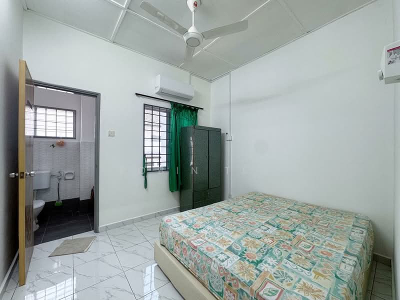 2-storey Terraced House for Rent in Bandar Indahpura (Kulai) - Robin Teo - Bedroom - PropertyGuru.com.my