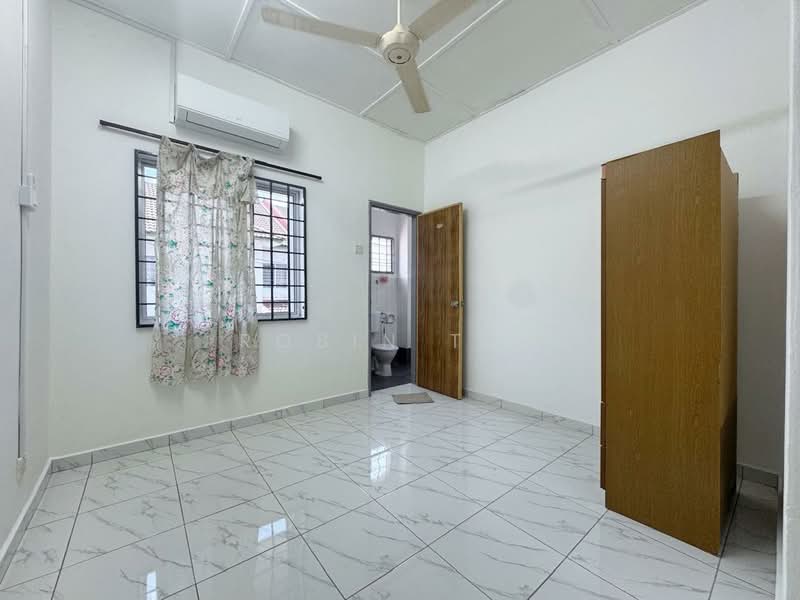2-storey Terraced House for Rent in Bandar Indahpura (Kulai) - Robin Teo - Bedroom - PropertyGuru.com.my