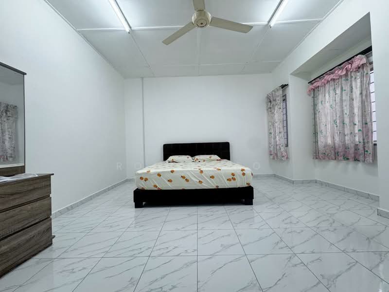 2-storey Terraced House for Rent in Bandar Indahpura (Kulai) - Robin Teo - Bedroom - PropertyGuru.com.my