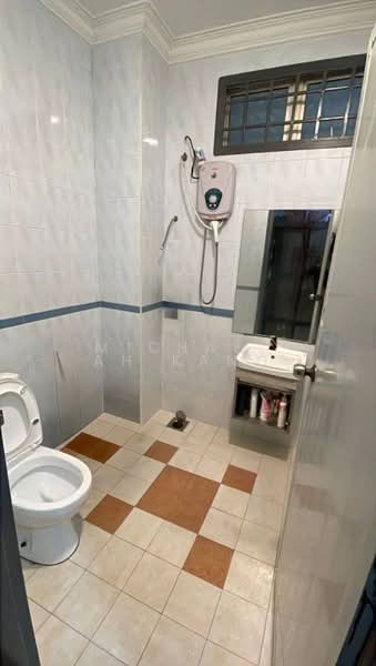 Rumah Teres 2 Tingkat untuk Dijual di Taman Seri Orkid (Skudai) - Michael Ah Kang - Bathroom - PropertyGuru.com.my