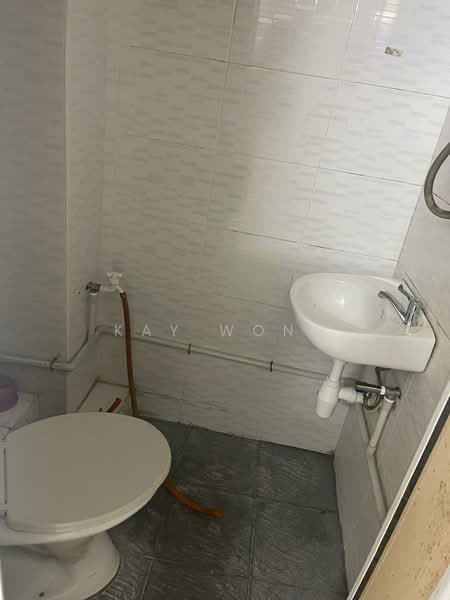 Pangsapuri untuk Dijual di Sri Saujana - Kay Wong - Bathroom - PropertyGuru.com.my