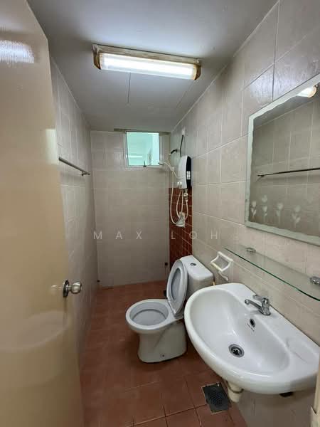 Pangsapuri untuk Disewa di Pulai View - Max Loh - Bathroom - PropertyGuru.com.my