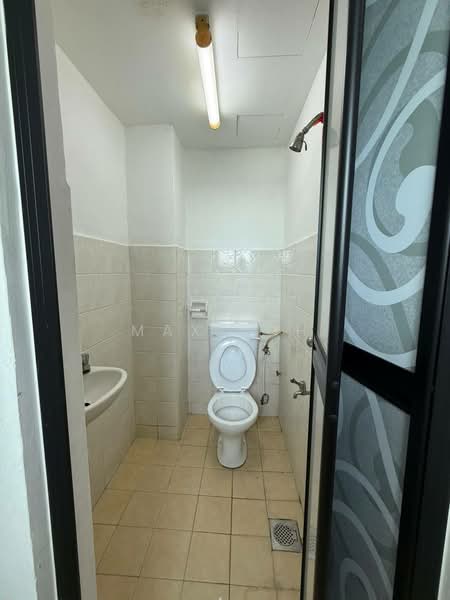 Pangsapuri untuk Disewa di Pulai View - Max Loh - Bathroom - PropertyGuru.com.my