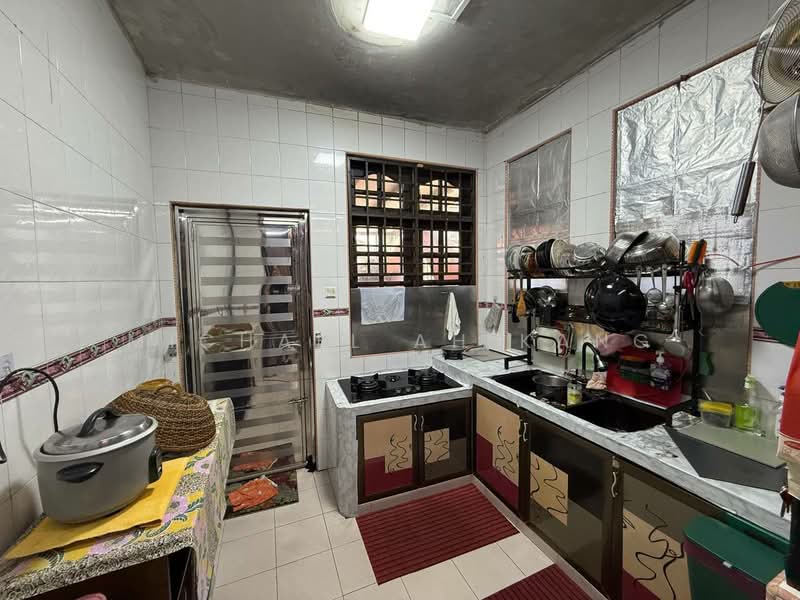 Rumah Teres 2 Tingkat untuk Dijual di Bandar Baru Permas Jaya (Permas Jaya) - Michael Ah Kang - Kitchen - PropertyGuru.com.my