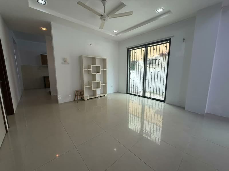 Rumah Berkembar untuk Dijual di Bandar Putra Bertam (Kepala Batas) - Selina Khoo - Living Room - PropertyGuru.com.my