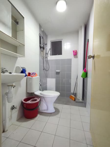 Apartment for Sale at Seri Intan Apartment - John Tee - Bathroom - PropertyGuru.com.my