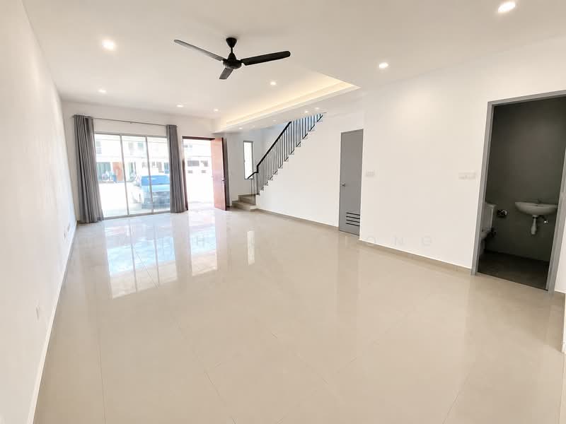 2-storey Terraced House for Rent in Bandar Gamuda Gardens (Rawang) - Michael Siong - Living Room - PropertyGuru.com.my