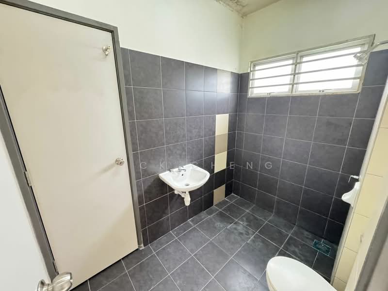 2-storey Terraced House for Sale in Bandar Tasik Puteri (Rawang) - Jack Cheng - Bathroom - PropertyGuru.com.my