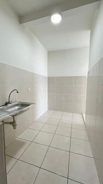 Kondominium untuk Dijual di Sky Awani Residensi 1 - Jet Tan - Kitchen - PropertyGuru.com.my