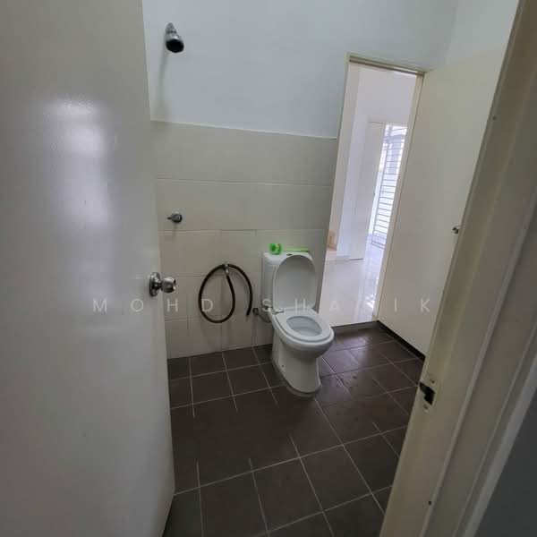 Semi-Detached House for Sale in Sepang (Selangor) - Mohd Shafik - Bathroom - PropertyGuru.com.my