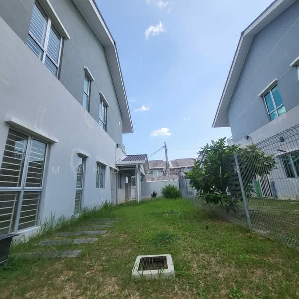Semi-Detached House for Sale in Sepang (Selangor) - Mohd Shafik - Exterior - PropertyGuru.com.my