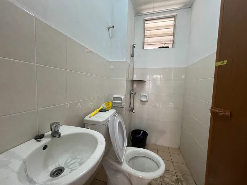 2-storey Terraced House for Sale in Kota Emerald (Rawang) - Jack Cheng - Bathroom - PropertyGuru.com.my