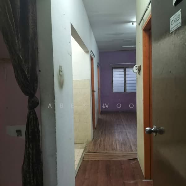 Flat for Rent at Flat PKNS Section 7 - Abby Woo - Corridor - PropertyGuru.com.my