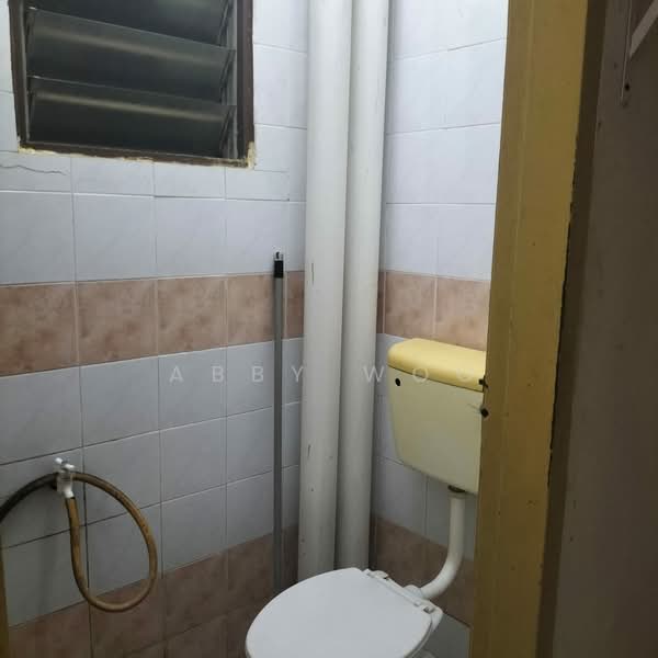 Flat for Rent at Flat PKNS Section 7 - Abby Woo - Bathroom - PropertyGuru.com.my