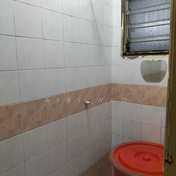 Flat for Rent at Flat PKNS Section 7 - Abby Woo - Bathroom - PropertyGuru.com.my