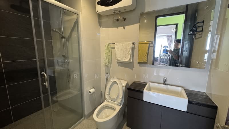Condominium for Rent at Bay Laurel @ Country Garden Danga Bay - Rynn Lim - Bathroom - PropertyGuru.com.my