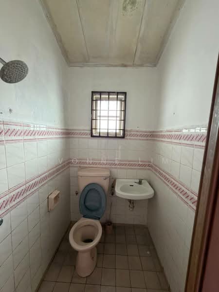Rumah Teres 1 Tingkat untuk Dijual di Taman Pasir Putih (Pasir Gudang) - Yvonne Lim - Bathroom - PropertyGuru.com.my
