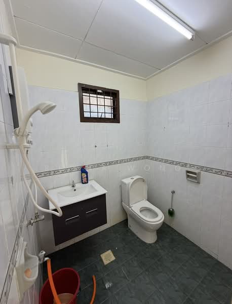 Rumah Teres untuk Disewa di Taman Desa Tebrau (Tebrau) - Reyna Wong - Bathroom - PropertyGuru.com.my