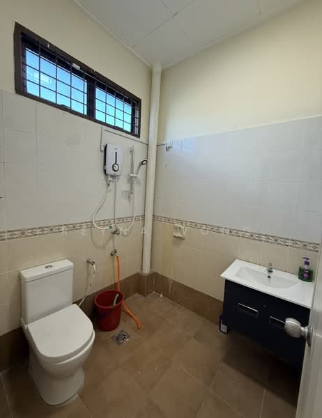Rumah Teres untuk Disewa di Taman Desa Tebrau (Tebrau) - Reyna Wong - Bathroom - PropertyGuru.com.my