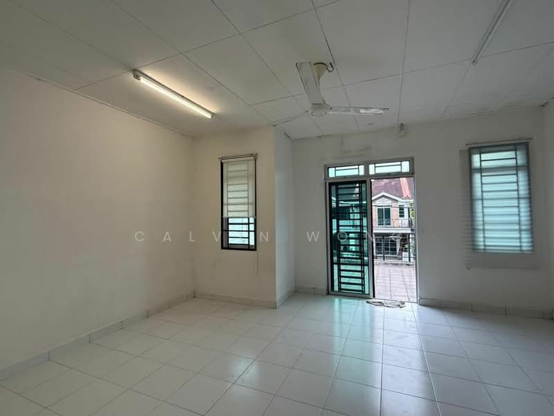 2-storey Terraced House for Sale in Taman JP Perdana (Johor Bahru) - Calvin Wong - Living Room - PropertyGuru.com.my
