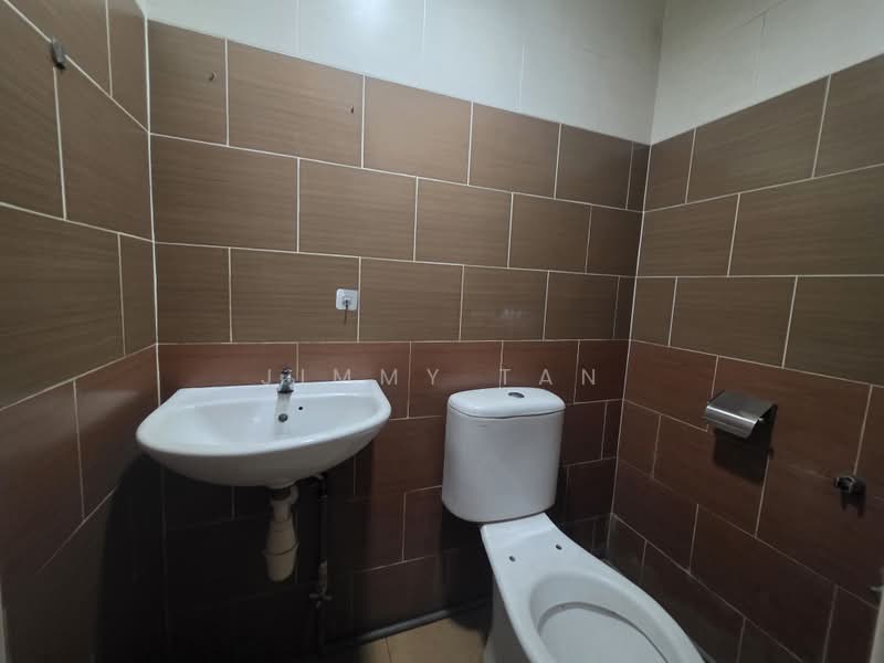 Shop for Rent in Bandar Sri Damansara (Selangor) - Jimmy Tan - Bathroom - PropertyGuru.com.my