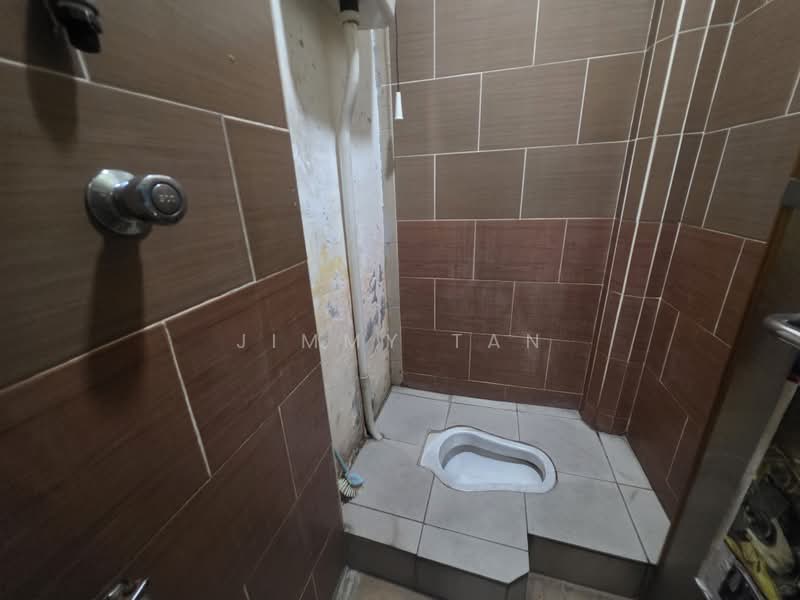 Shop for Rent in Bandar Sri Damansara (Selangor) - Jimmy Tan - Bathroom - PropertyGuru.com.my