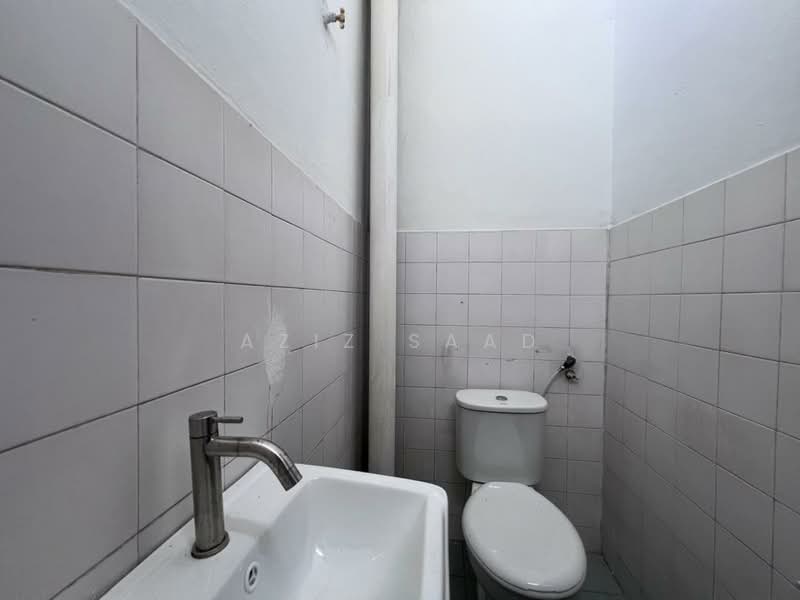 Rumah Teres 2 Tingkat untuk Disewa di Kapar (Selangor) - Aziz Saad - Bathroom - PropertyGuru.com.my