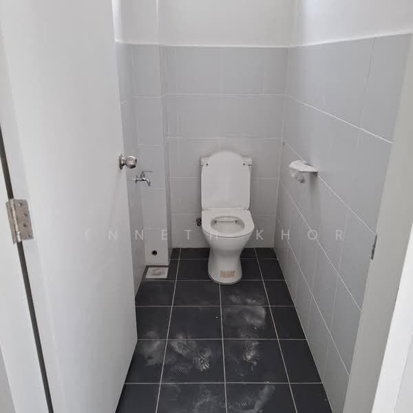 Shop for Sale in Taman Bukit Kaze (Ulu Tiram) - Kenneth Khor - Bathroom - PropertyGuru.com.my