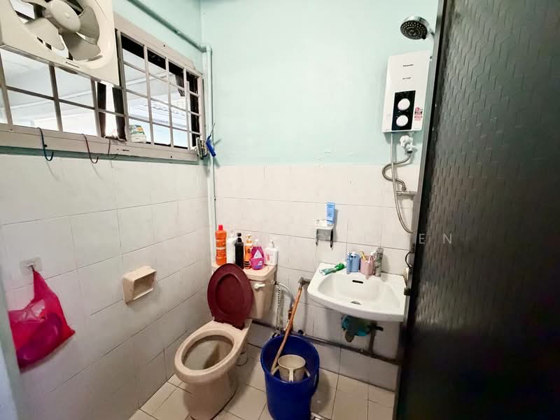 Townhouse for Sale in Taman Tampoi Indah (Tampoi) - Shieh Long Chen - Bathroom - PropertyGuru.com.my