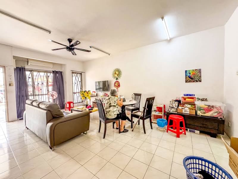 Rumah Teres 2 Tingkat untuk Dijual di Setia Impian (Setia Alam) - Izzat Zamros - Living Room - PropertyGuru.com.my