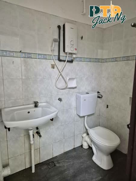 Apartment for Sale at Taman Bagan Lalang Apartment - Jack Ng - Bathroom - PropertyGuru.com.my