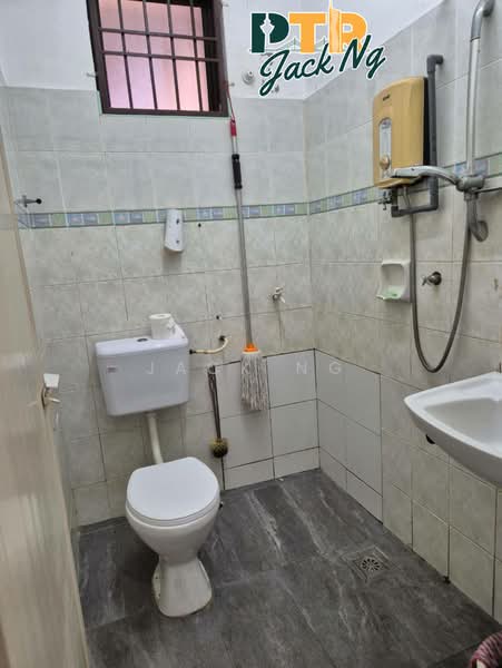 Apartment for Sale at Taman Bagan Lalang Apartment - Jack Ng - Bathroom - PropertyGuru.com.my